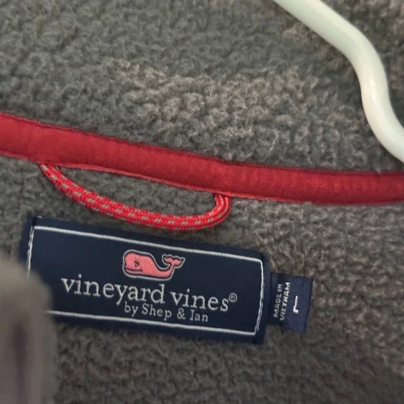 Vineyard Vines Gray Fleece with Red Accents - Picture 2 of 2